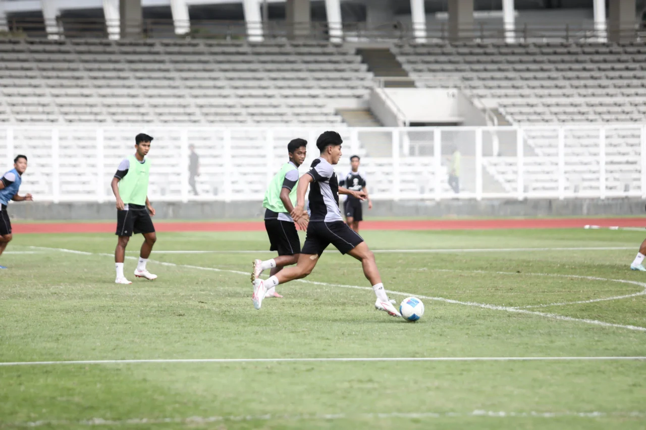 Latihan Timnas Indonesia...