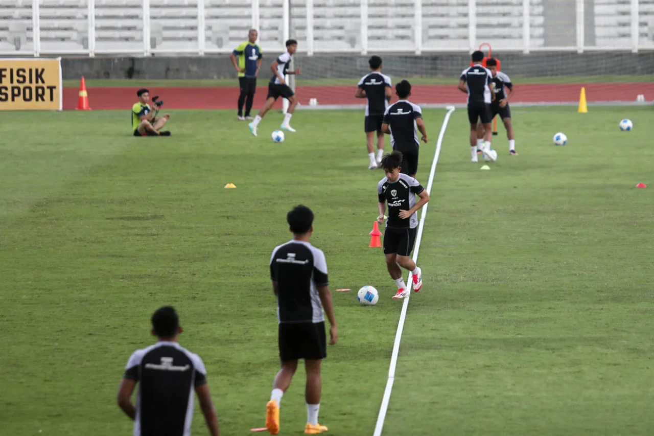 Latihan Timnas Indonesia...