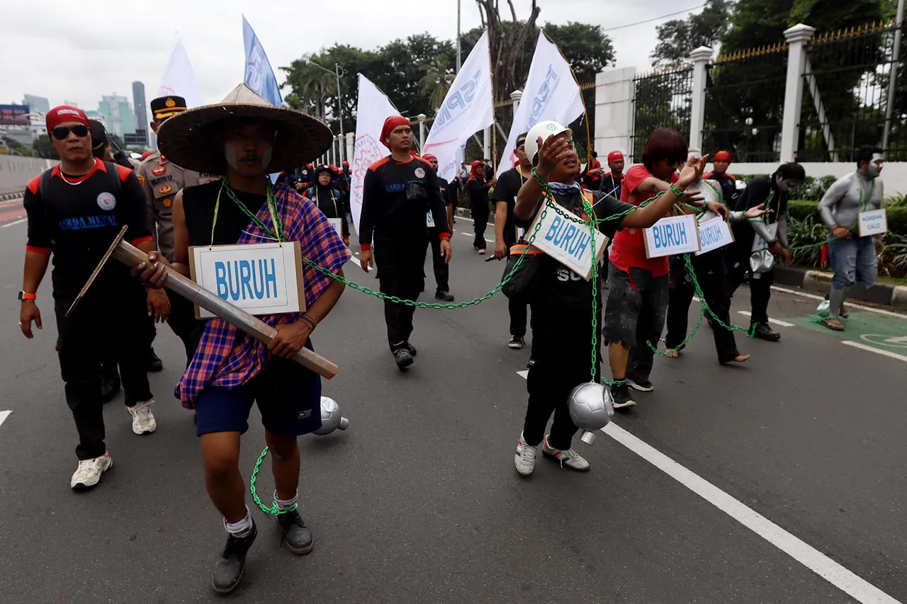 Aksi Buruh Tuntut Pengesahan...