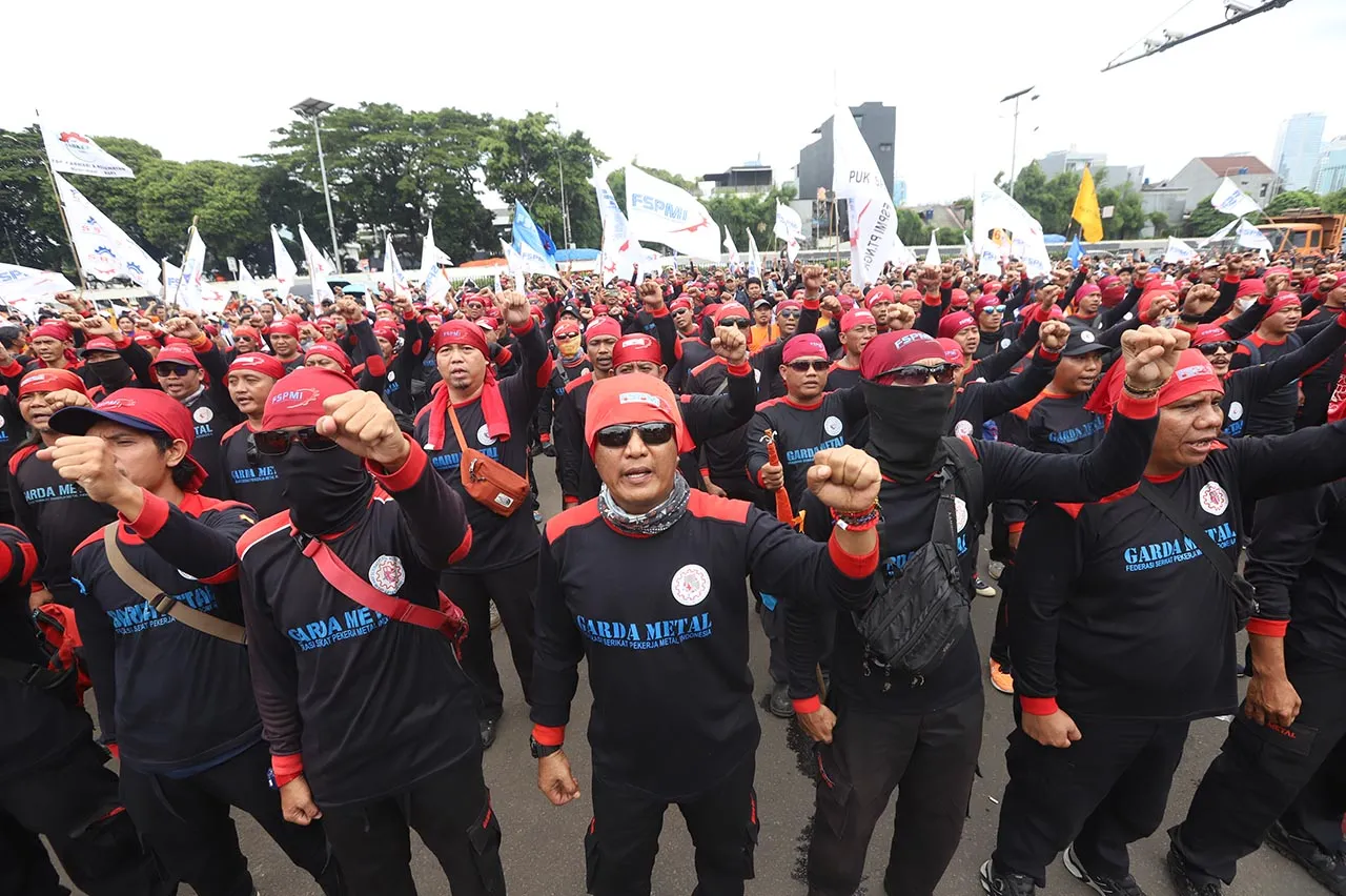 Aksi Buruh Tuntut Pengesahan...
