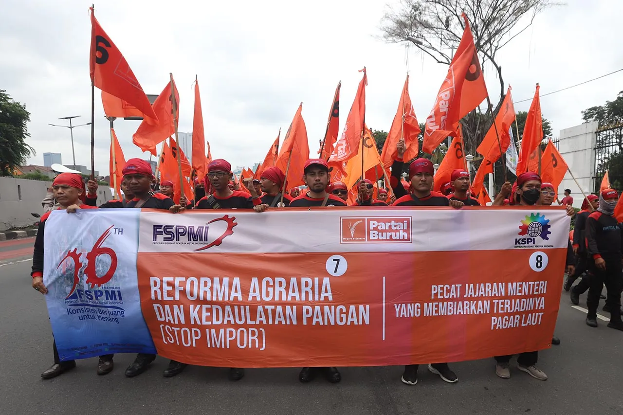 Aksi Buruh Tuntut Pengesahan...