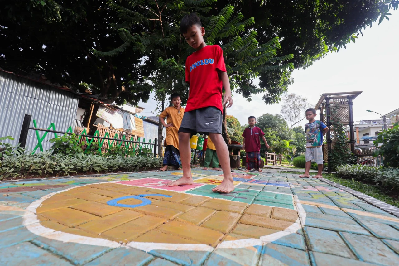 Keseruan Anak-Anak Bermain...