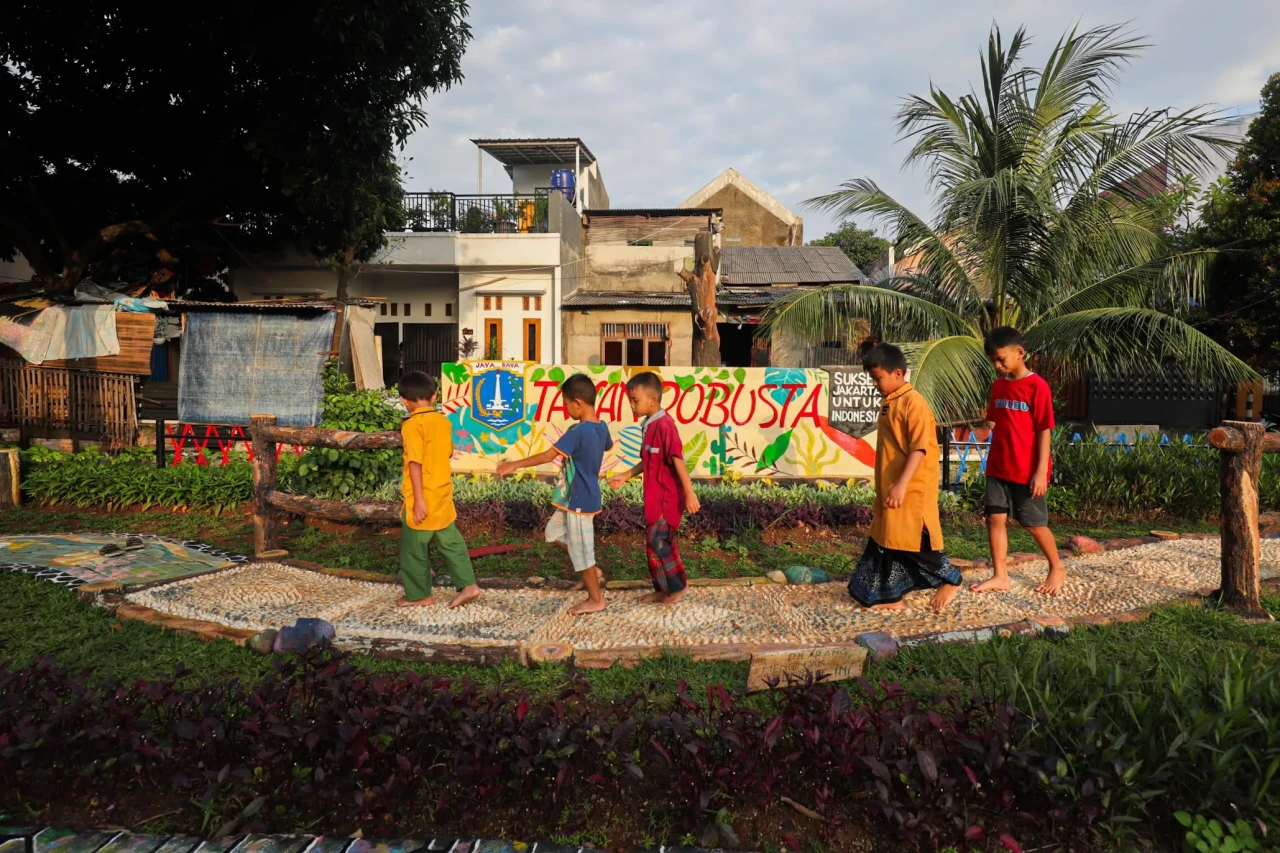 Keseruan Anak-Anak Bermain...