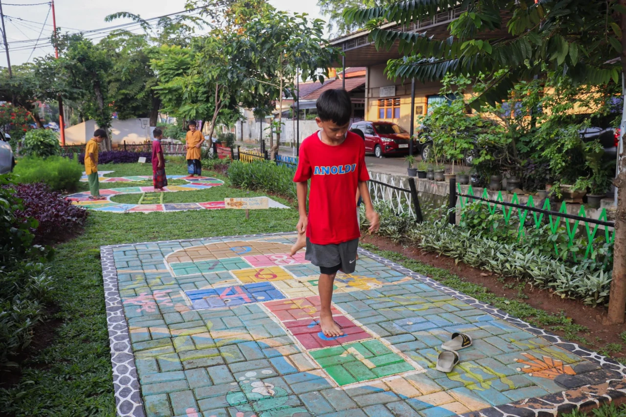Keseruan Anak-Anak Bermain...