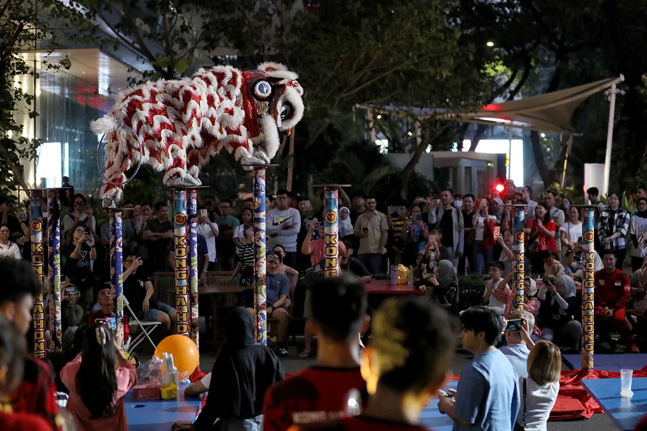 Atraksi Barongsai Meriahkan...