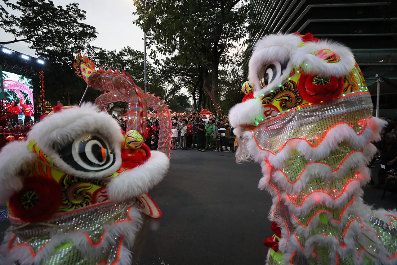 Atraksi Barongsai Meriahkan...