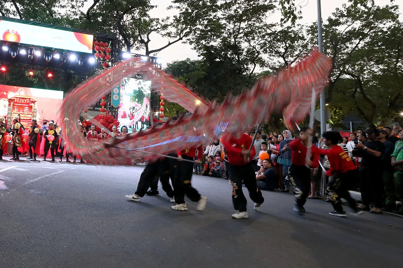 Atraksi Barongsai Meriahkan...