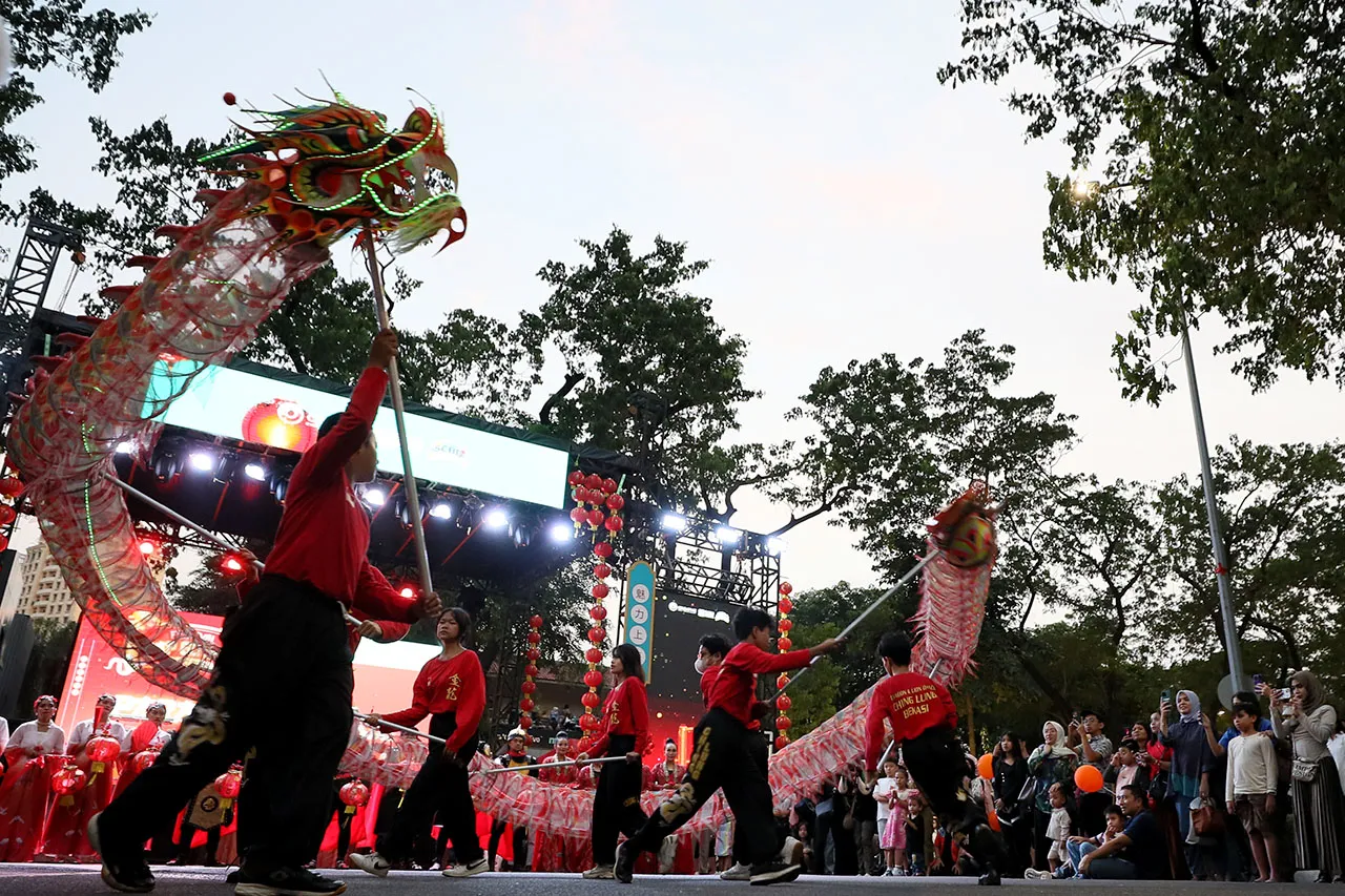 Atraksi Barongsai Meriahkan...