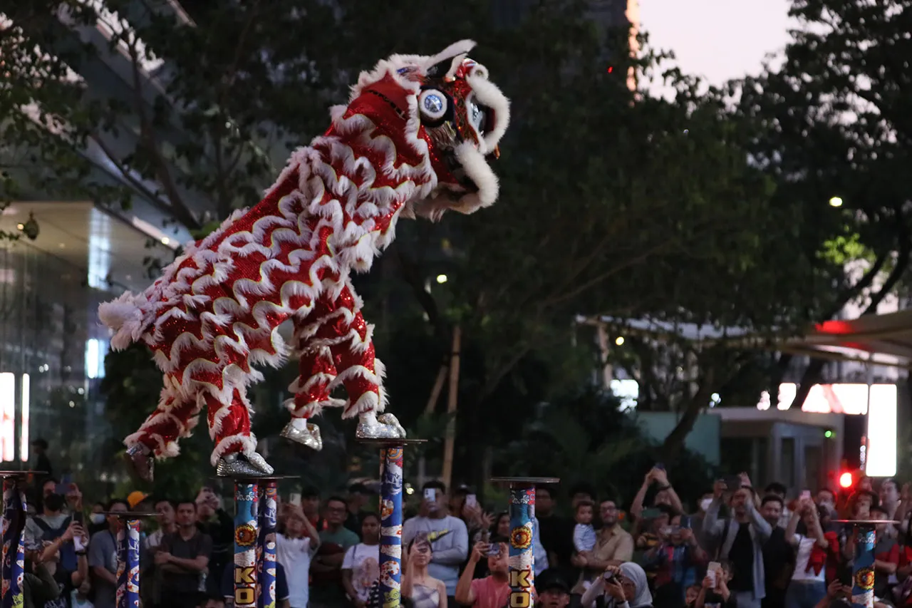 Atraksi Barongsai Meriahkan...