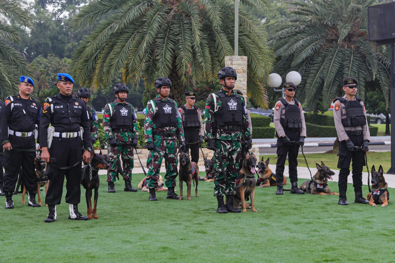 Panglima TNI Pimpin...