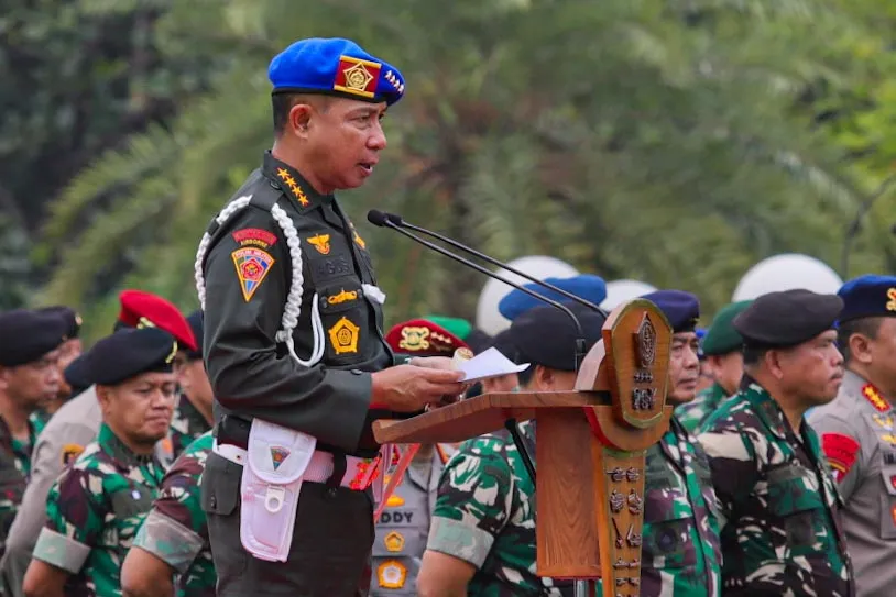 Panglima TNI Pimpin...