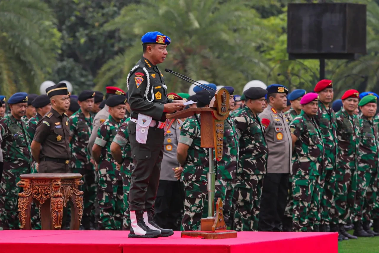 Panglima TNI Pimpin...
