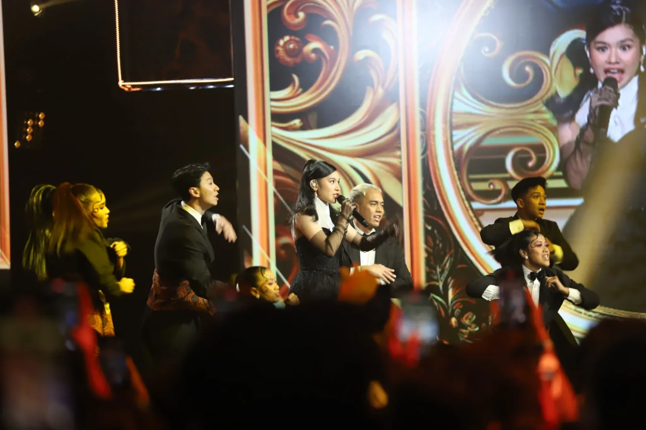 Vanessa Zee Sukses Membuka...