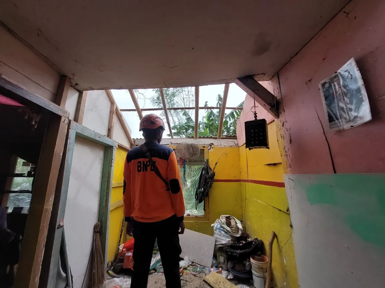 Angin Kencang Terjang...