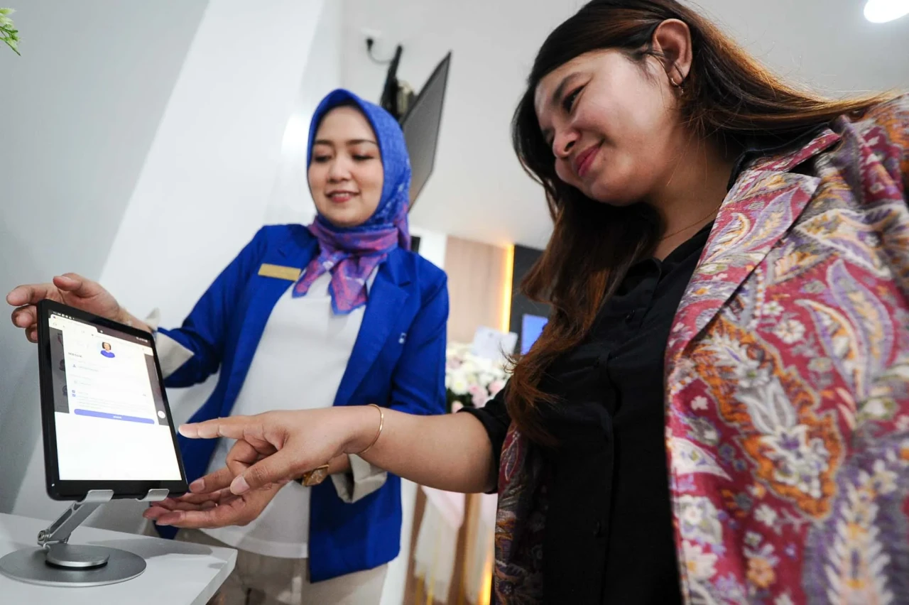 AXA Mandiri Resmikan...
