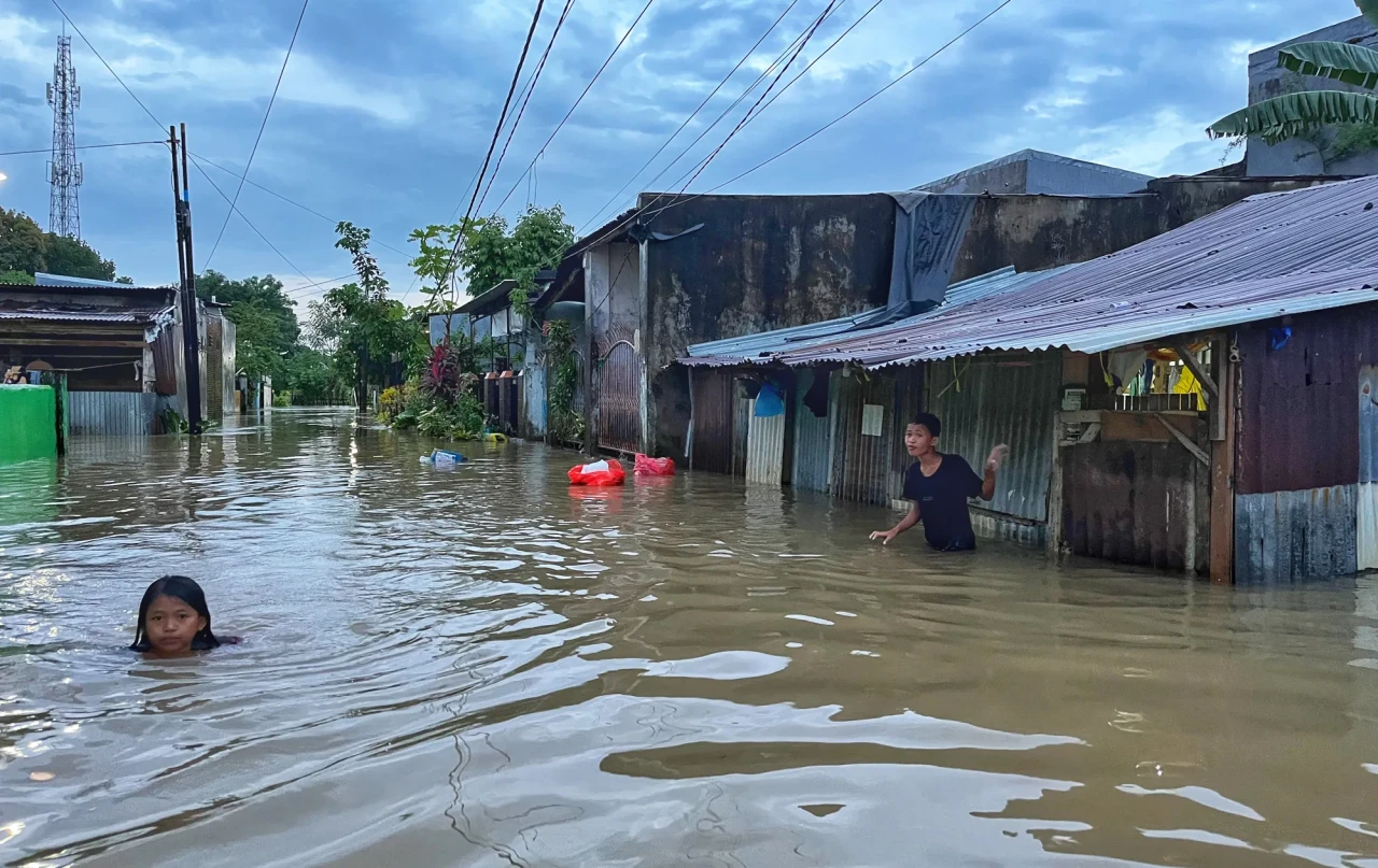 Warga Perumnas Antang...