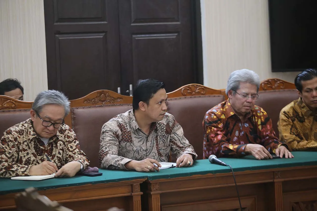 Hakim Tolak Praperadilan,...