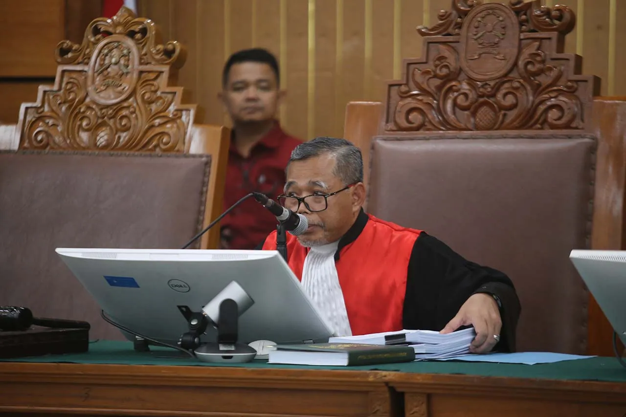 Hakim Tolak Praperadilan,...