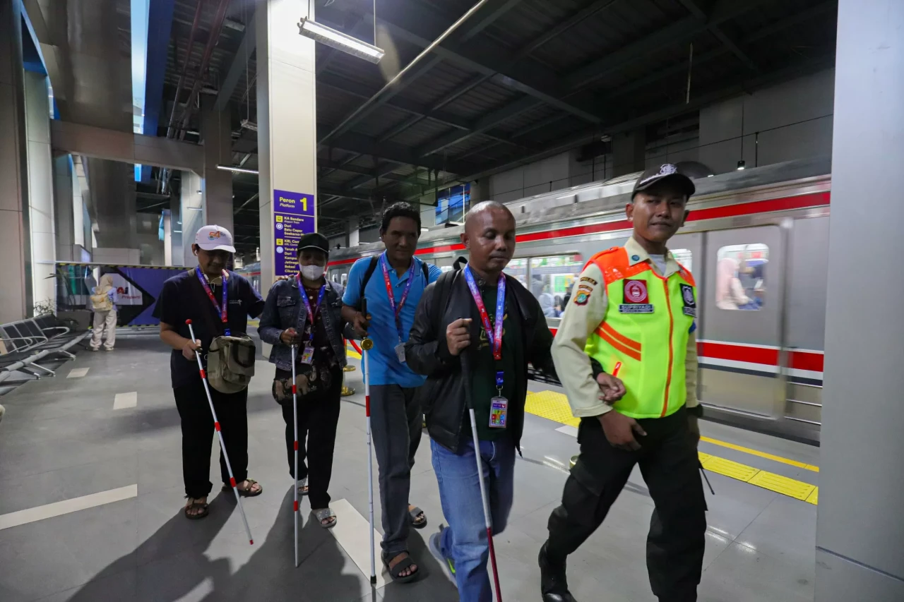 KAI Commuter Luncurkan...