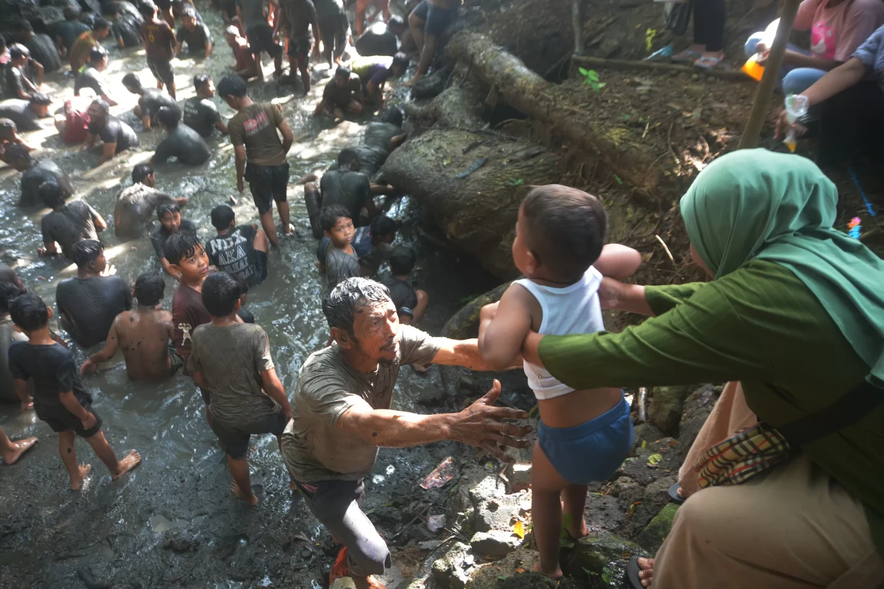 Kirab Budaya dan Tradisi...