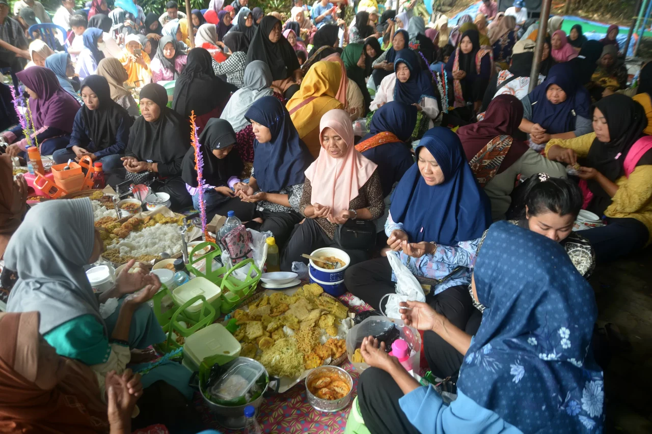 Kirab Budaya dan Tradisi...