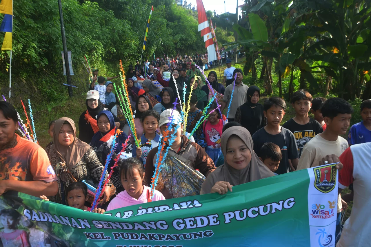 Kirab Budaya dan Tradisi...