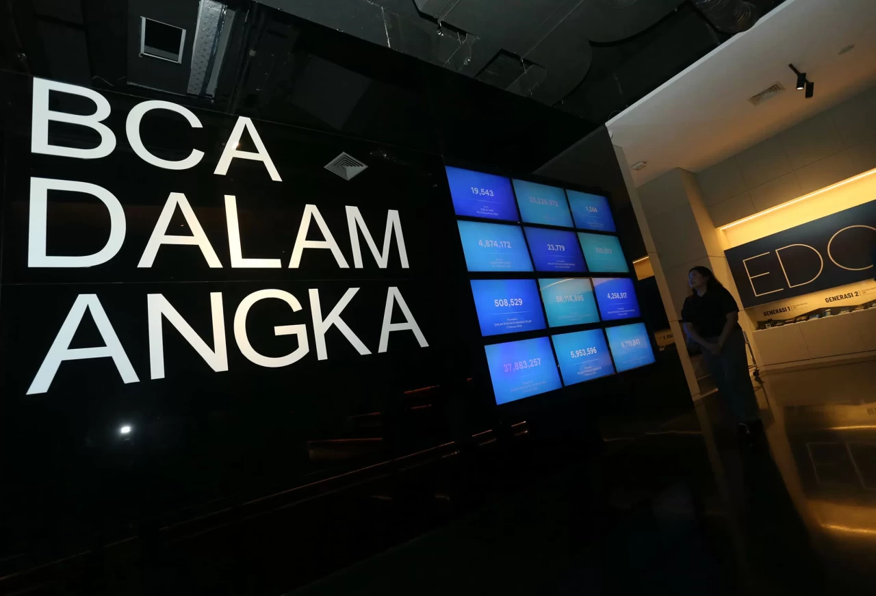 Menjelajahi Galeri Bakti...
