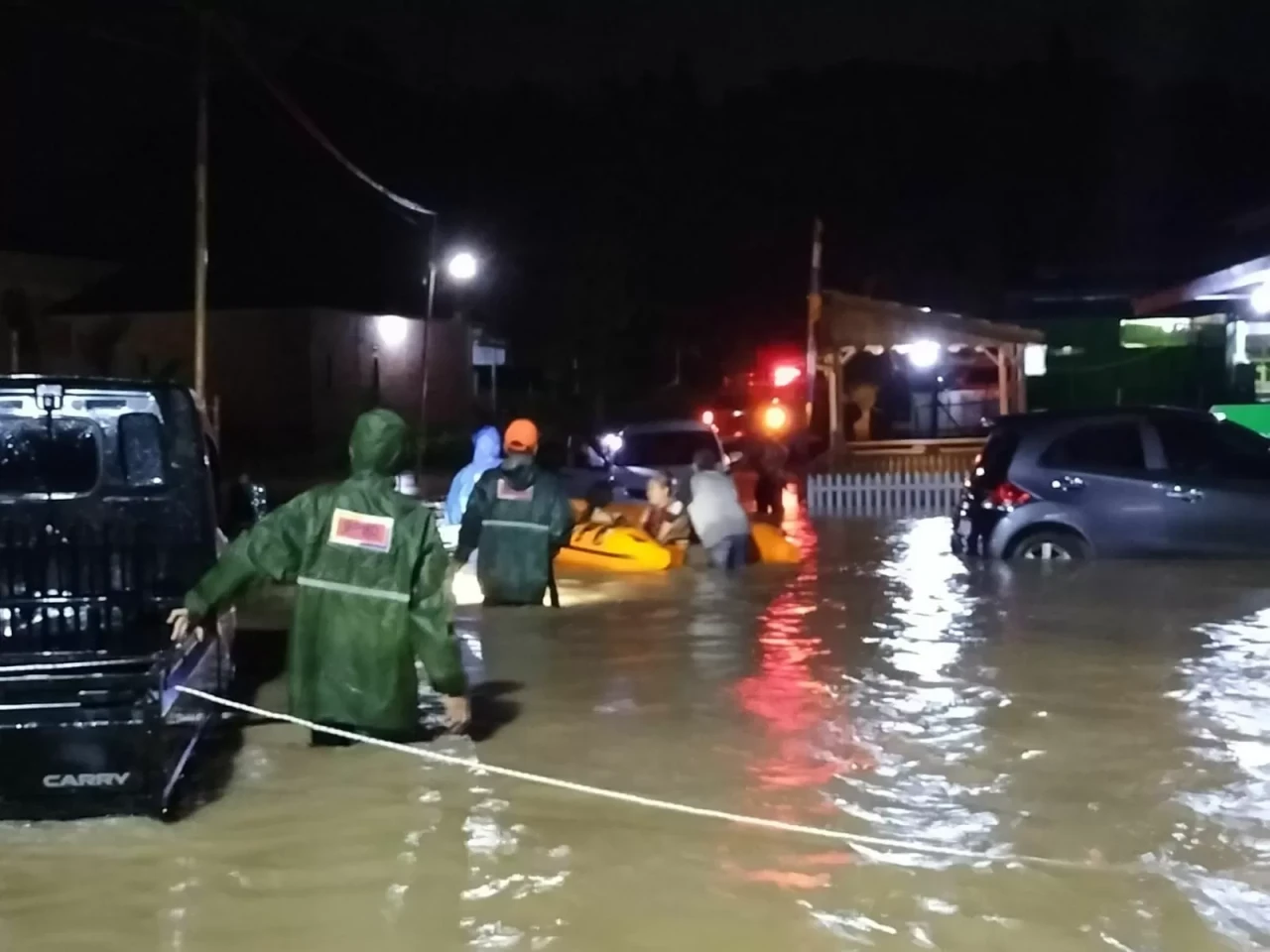 Banjir Terjang Desa...
