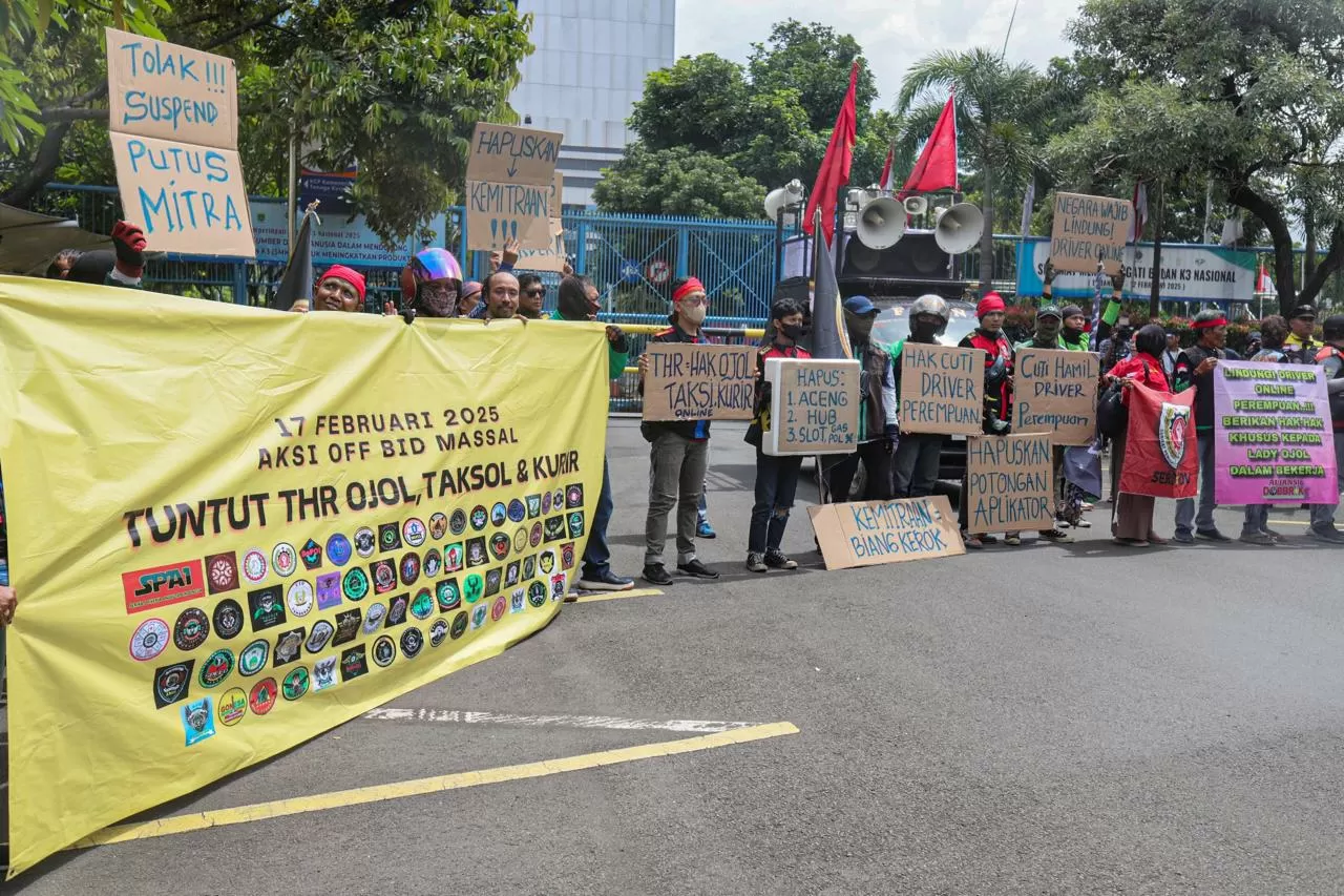 Aksi Demo Ojol di Kemnaker...