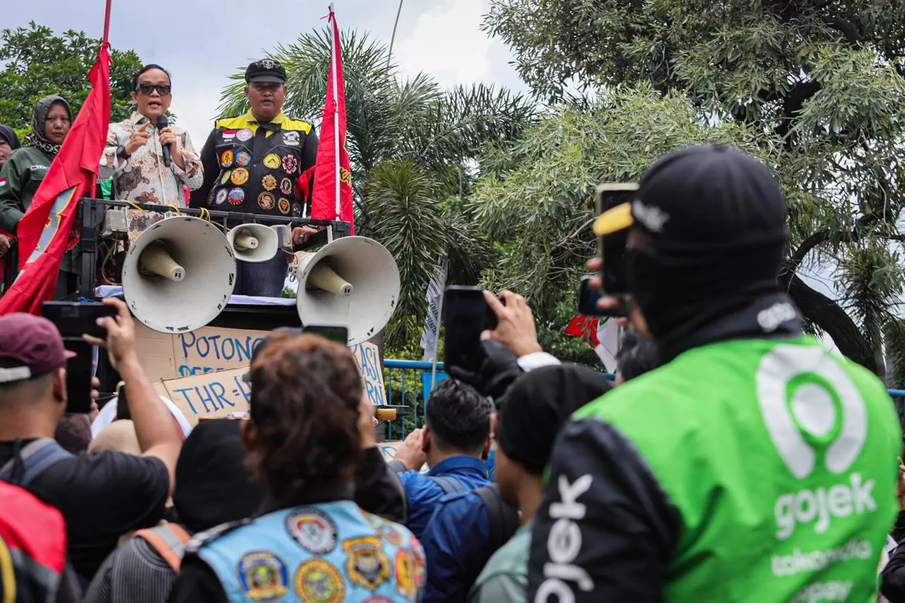 Aksi Demo Ojol di Kemnaker...