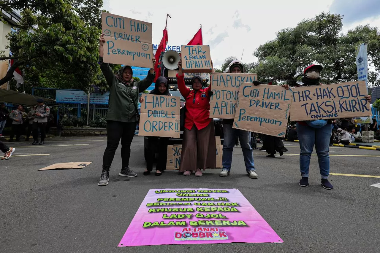 Aksi Demo Ojol di Kemnaker...