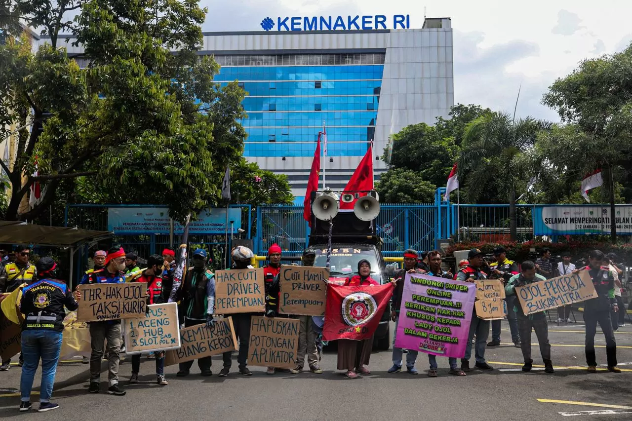 Aksi Demo Ojol di Kemnaker...