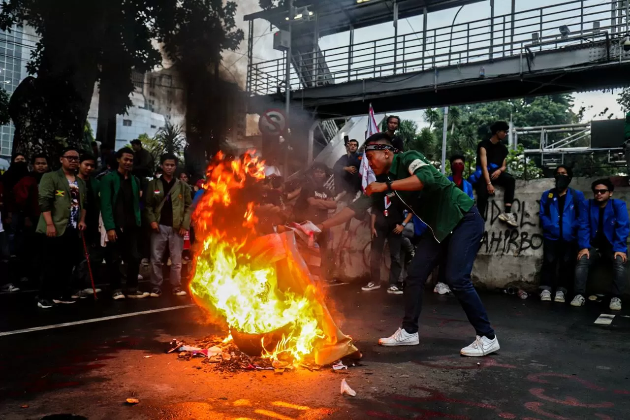 Aksi Demo Mahasiswa...