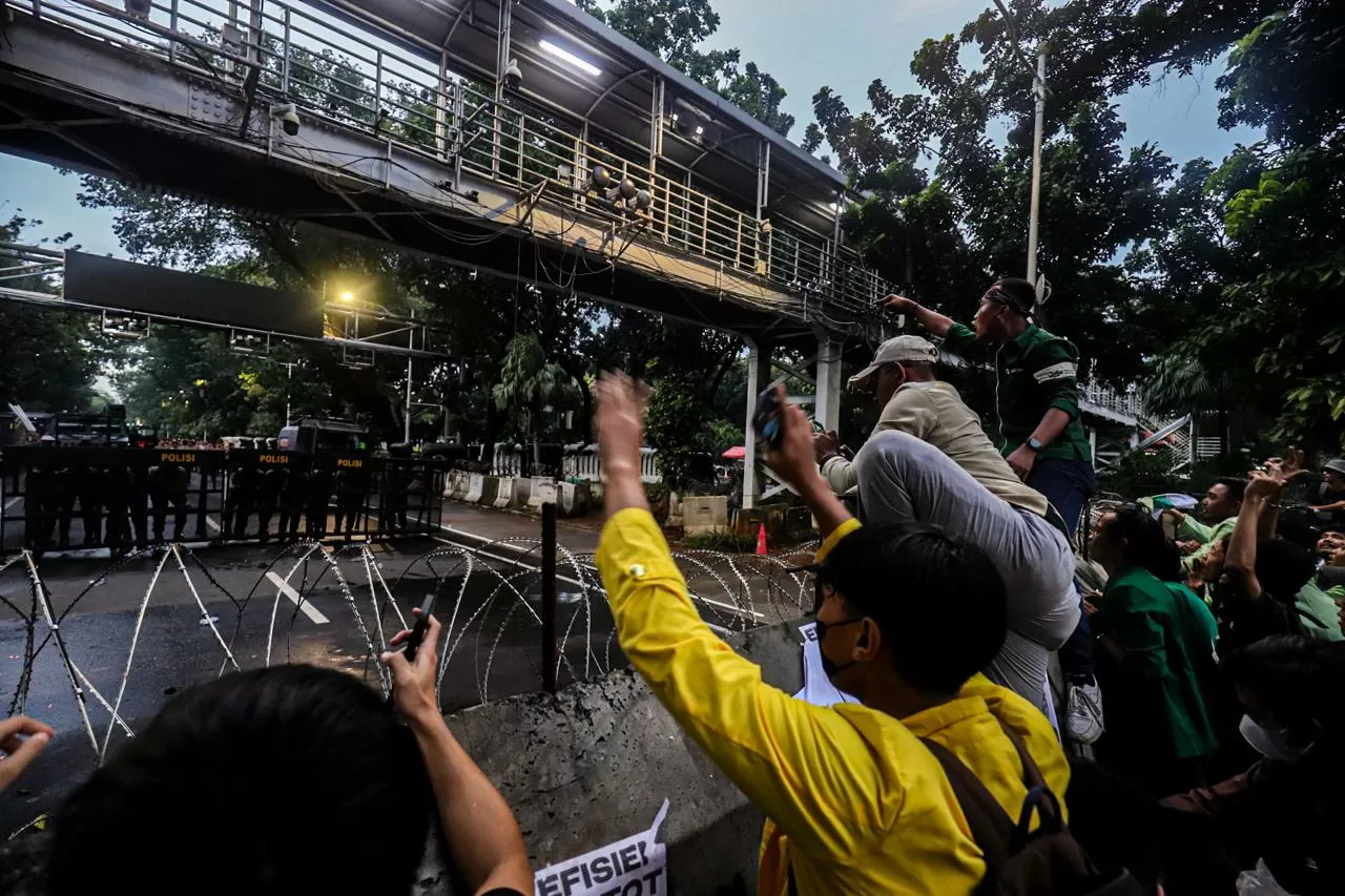 Aksi Demo Mahasiswa...