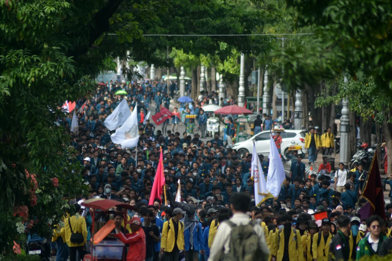 Tolak Efisiensi Anggaran,...