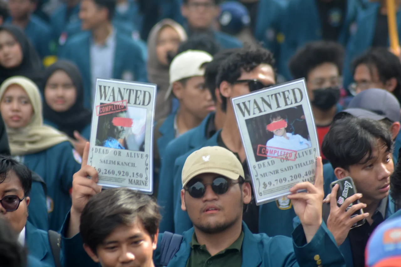 Tolak Efisiensi Anggaran,...