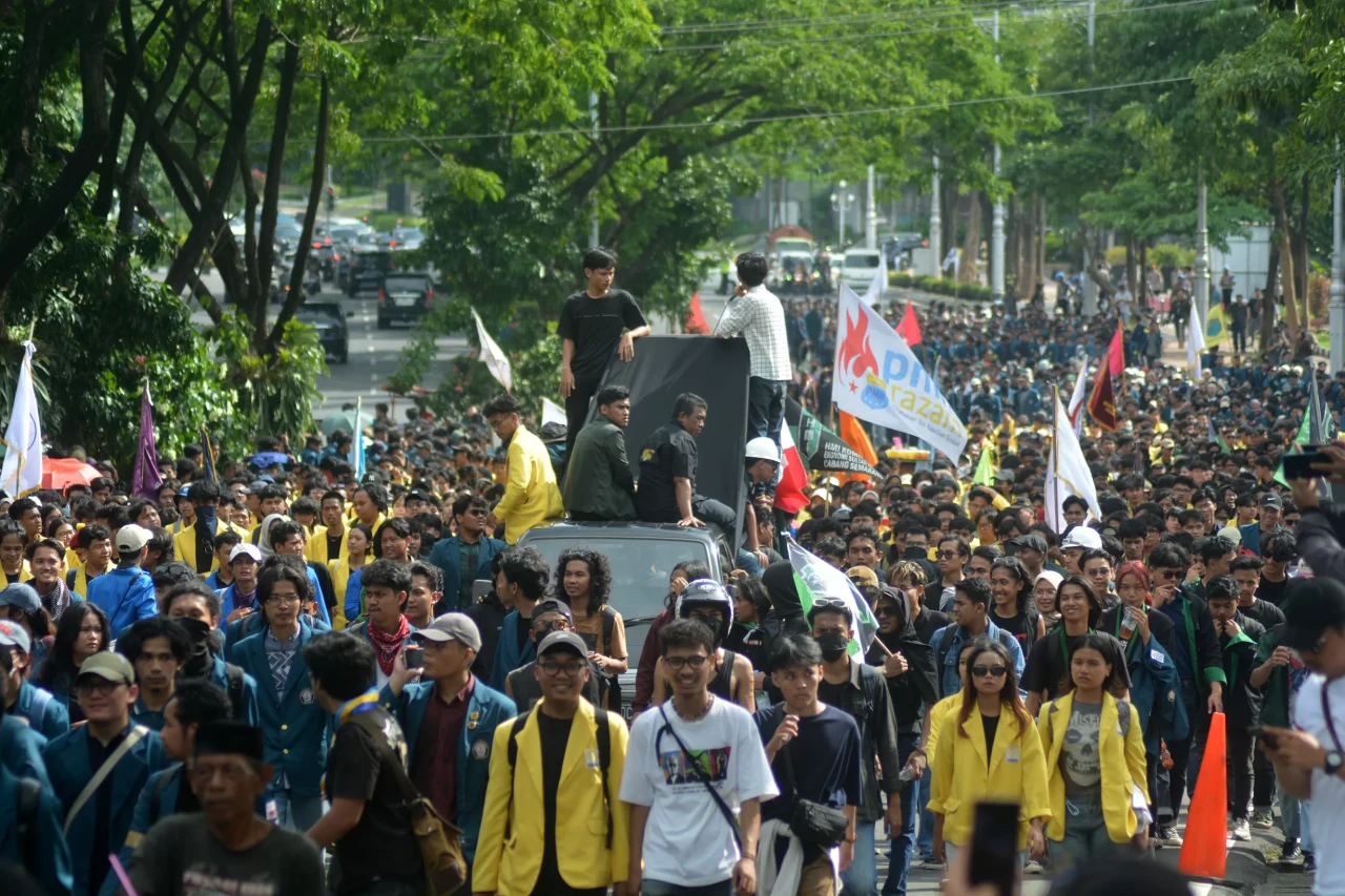 Tolak Efisiensi Anggaran,...