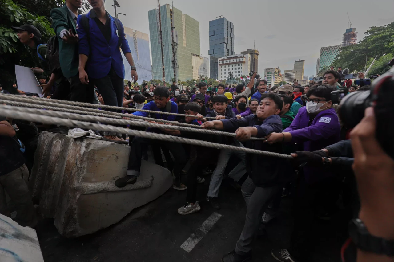 Mahasiswa Kembali Gelar...