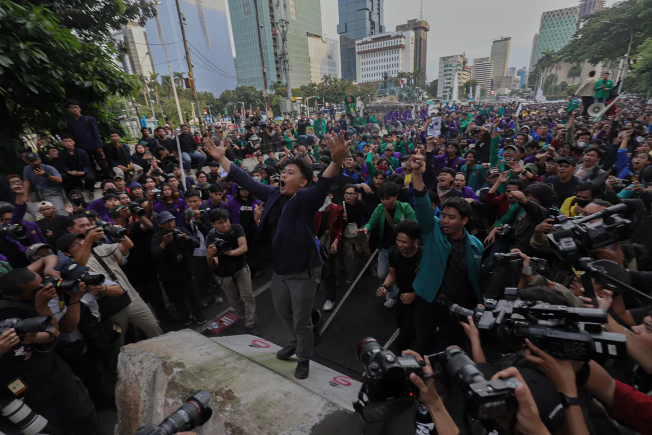 Mahasiswa Kembali Gelar...