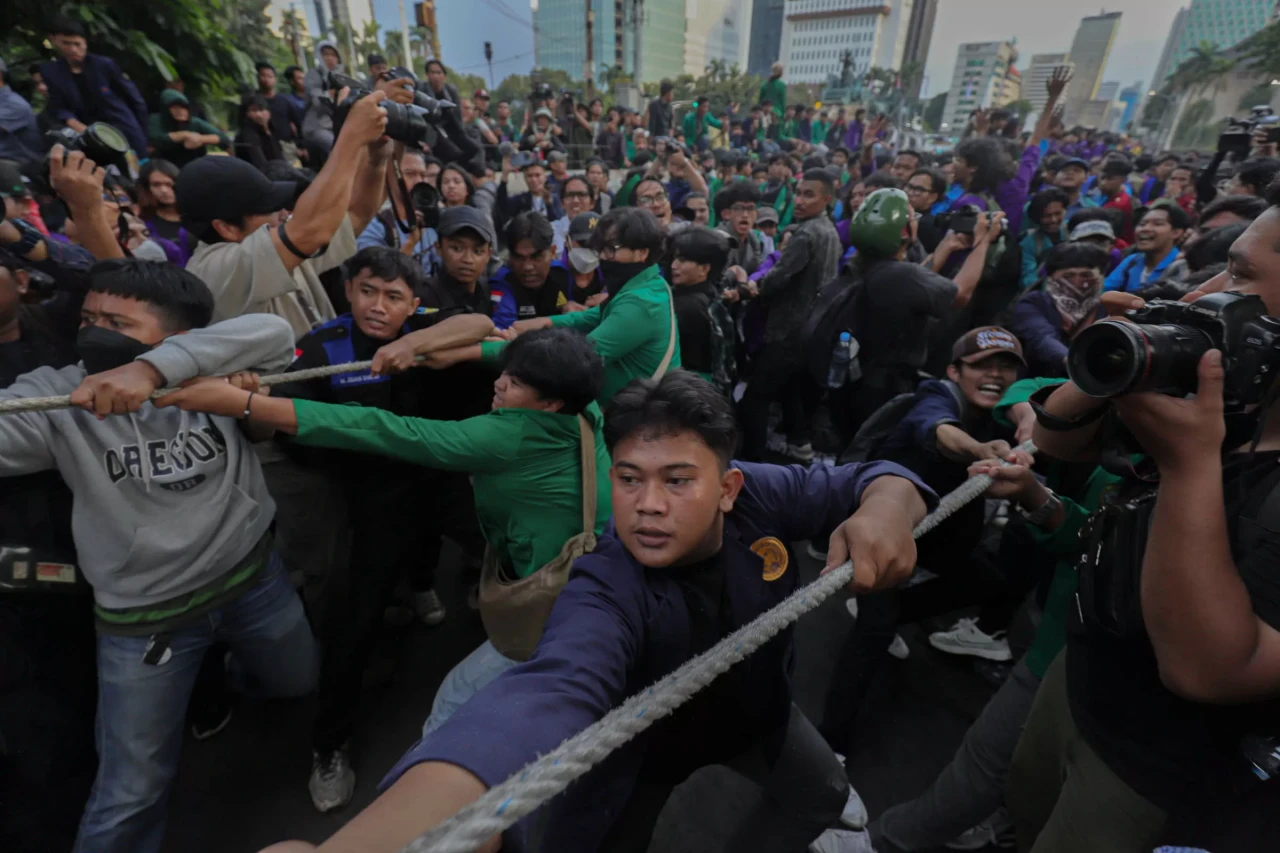 Mahasiswa Kembali Gelar...