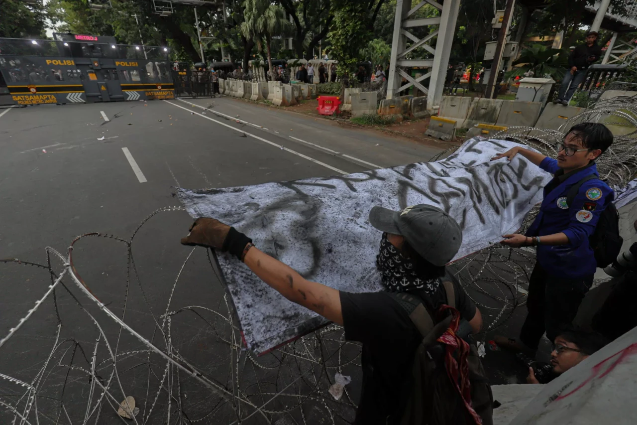 Mahasiswa Kembali Gelar...