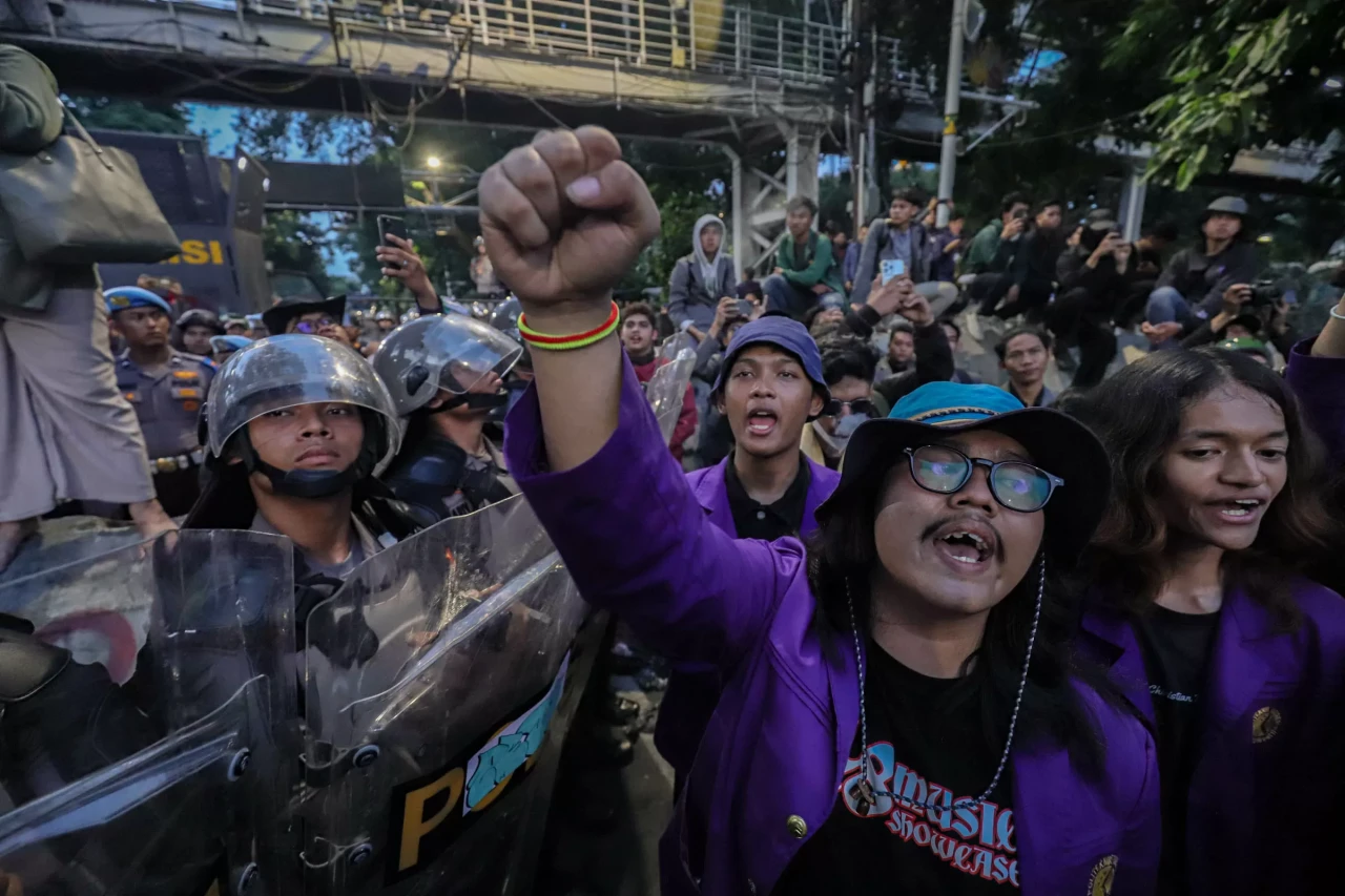 Mahasiswa Kembali Gelar...