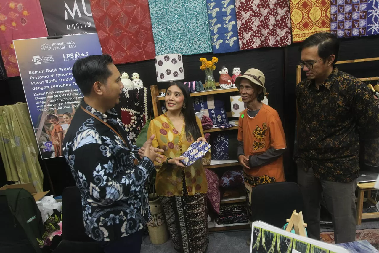 Peragaan Busana dan...