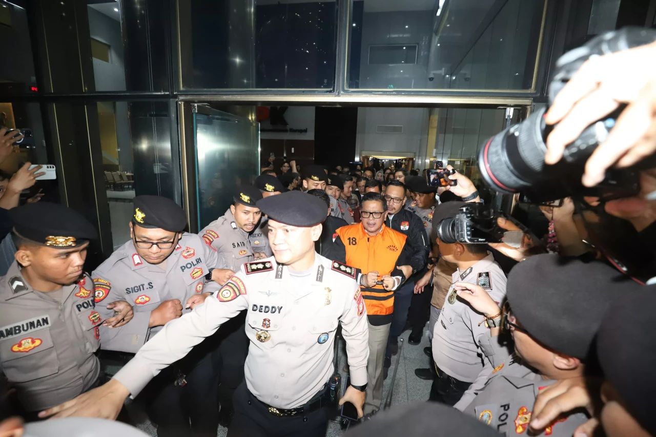 Ekspresi Sekjen PDIP...