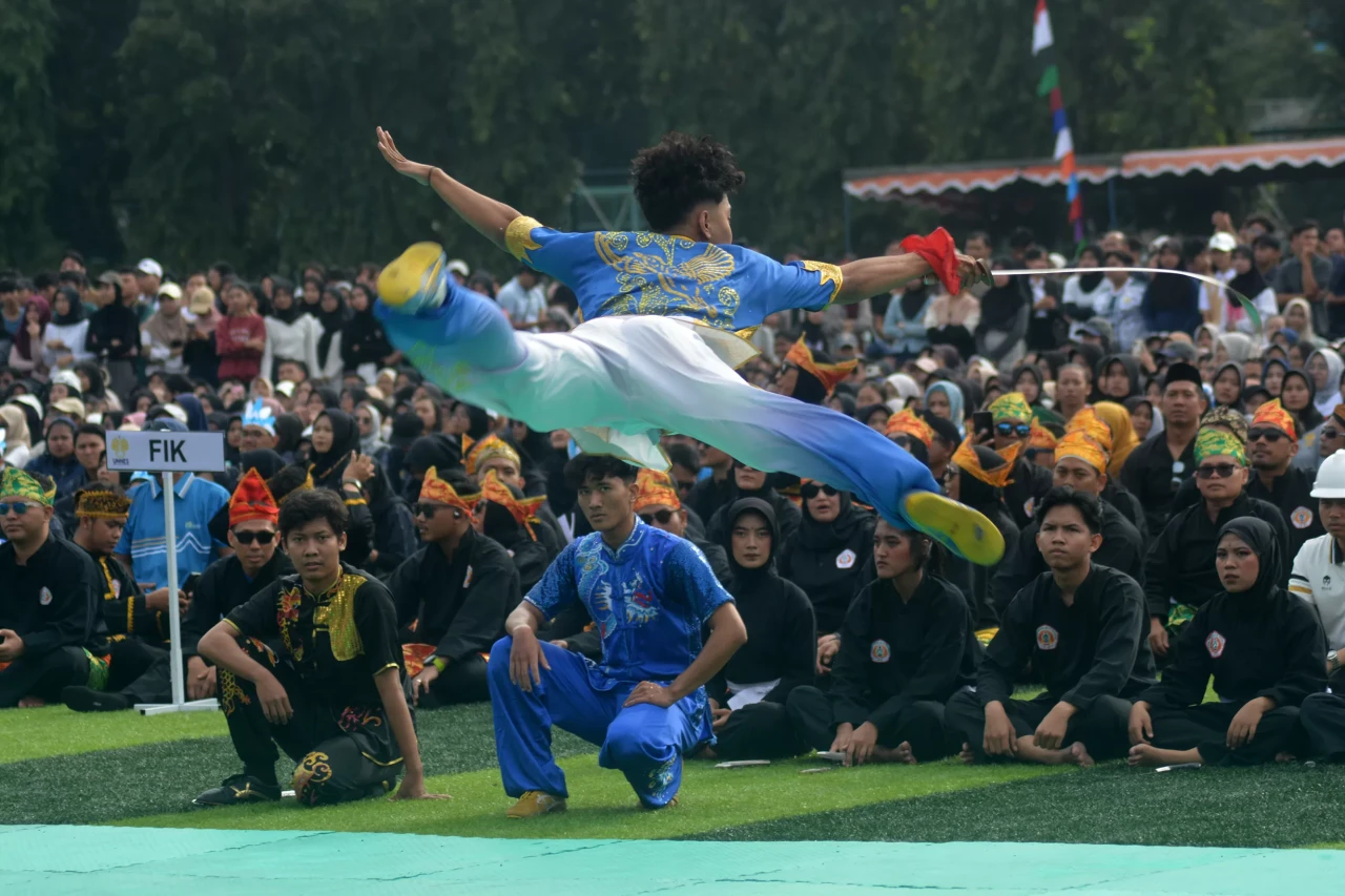 Defile hingga Atraksi...