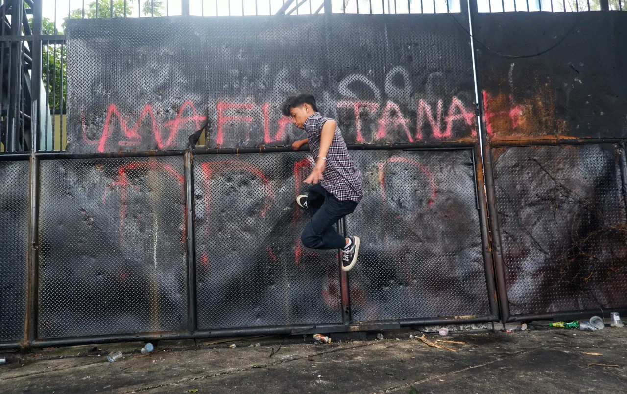 Mahasiswa Makassar Demo...