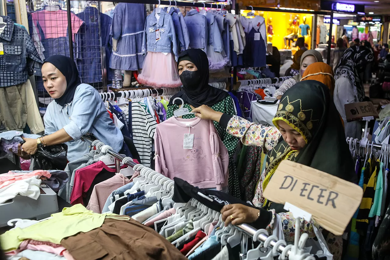 Omzet Pedagang Tanah...