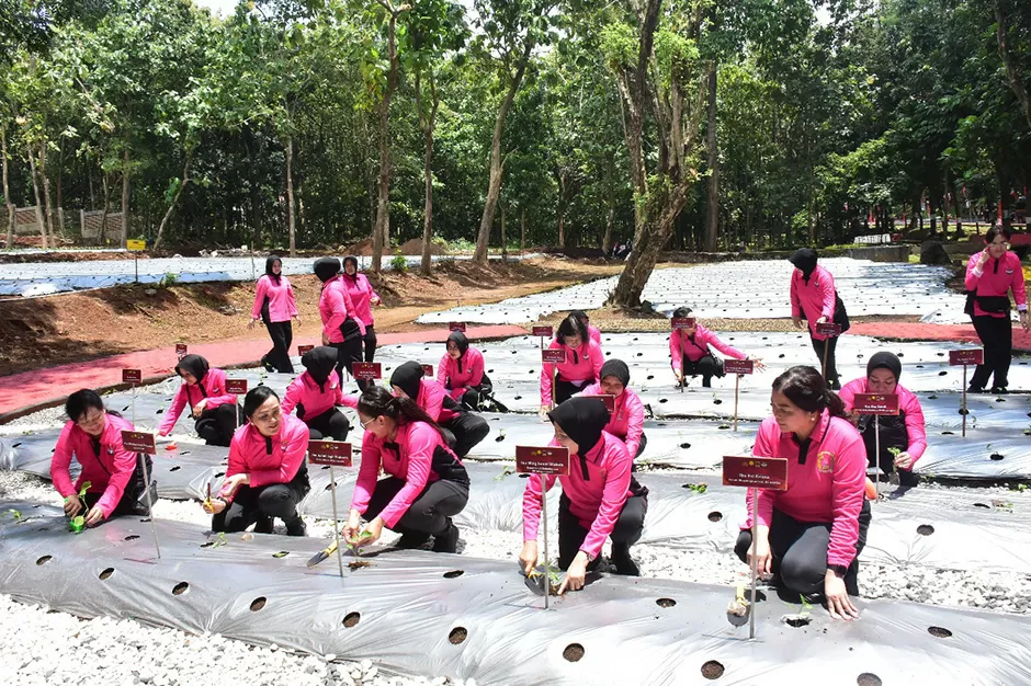 Polri dan Bhayangkari...