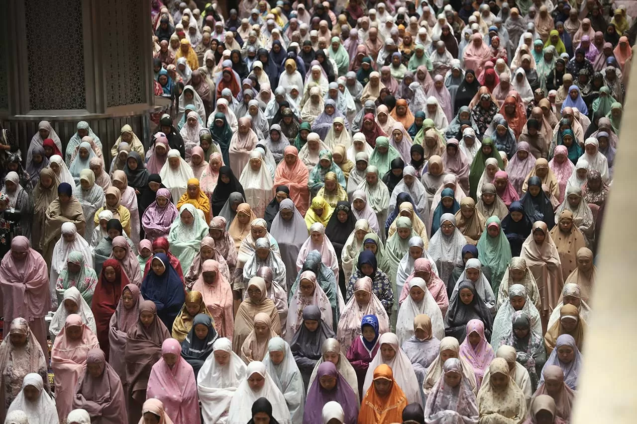 Salat Tarawih Pertama...