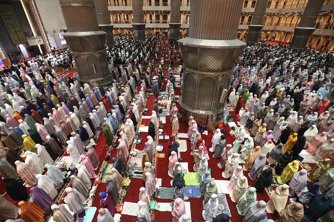 Salat Tarawih Pertama...